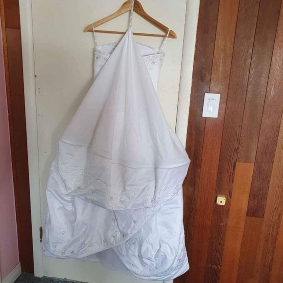 Size 10 wedding dress with matching shawl Ginza Collection - Picture 4 of 9